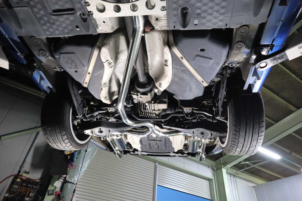 フォルクスワーゲン · パサートヴァリアント R36可変バルブマフラー製作